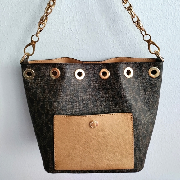 Michael Kors Handbags - ✨NEW MICHAEL KORS BUCKET BAG MONOGRAM MK BROWN GOLD CHAIN✨